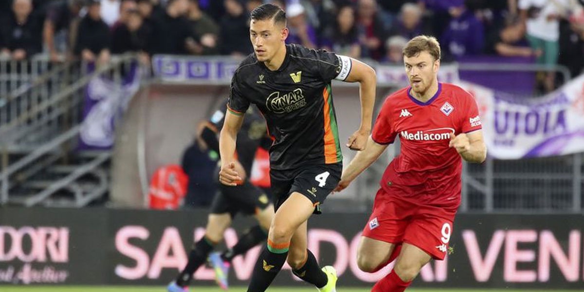Nice! Jay Idzes Jadi Pahlawan Venezia dan Sikat Timnya David De Gea